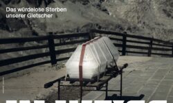 Poster Requiem in Weiss, Künstlerische Intervention "Eissarg" von Max Seibald